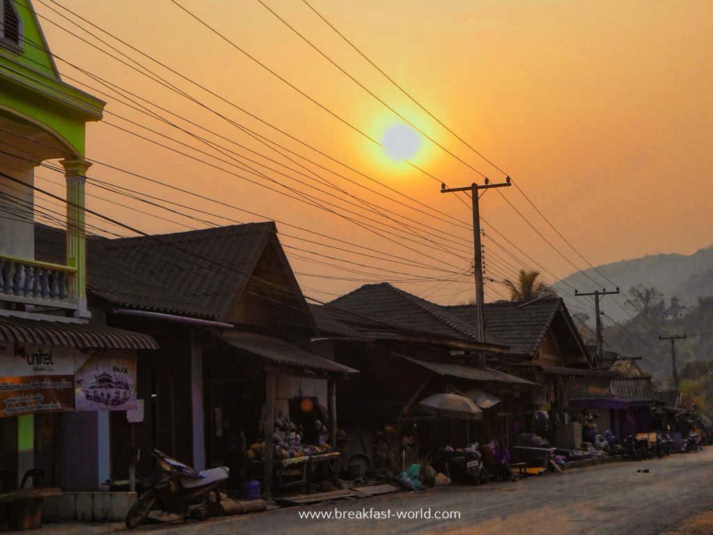 Sonnenuntergang in Houay Say (Laos)
